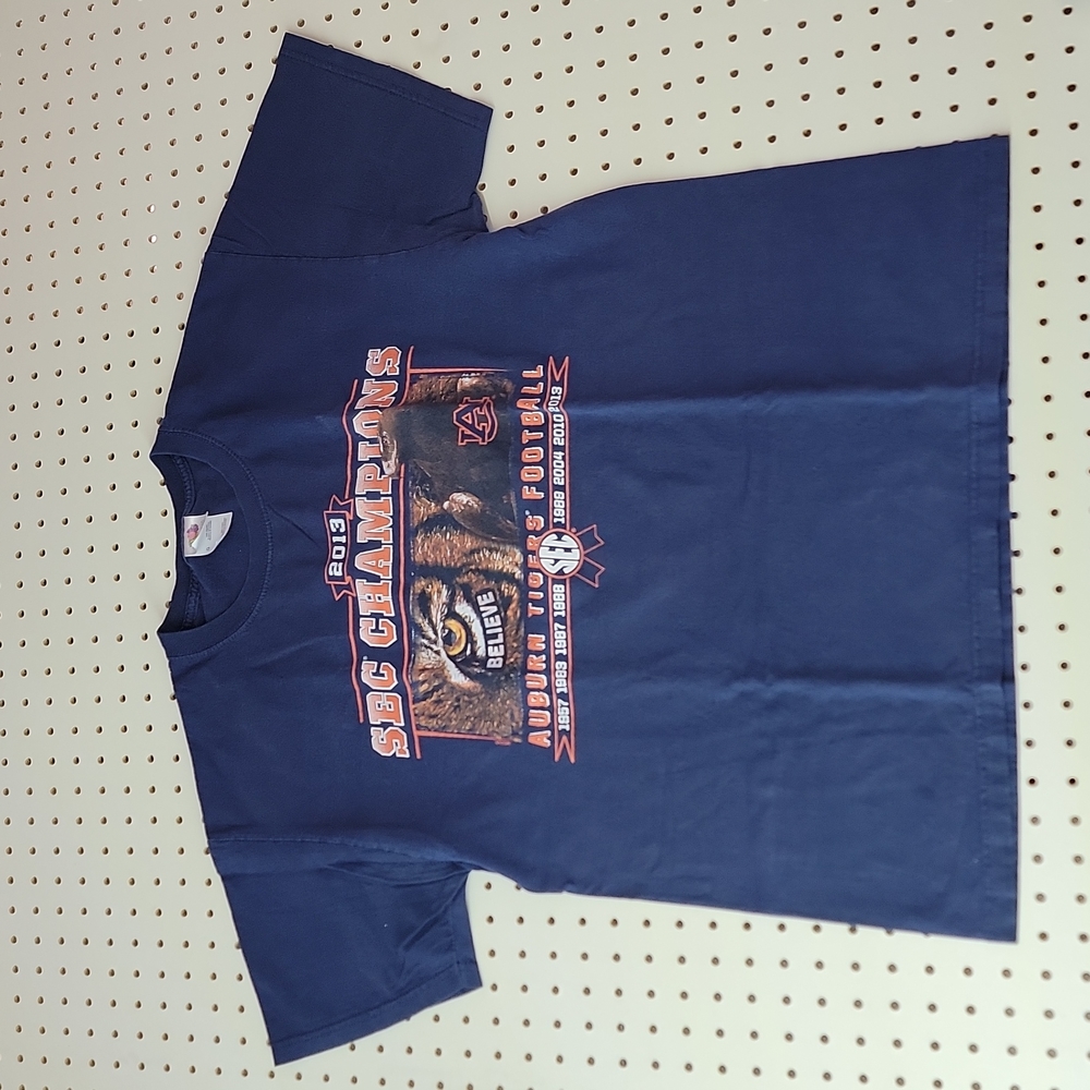 Graphic tee
